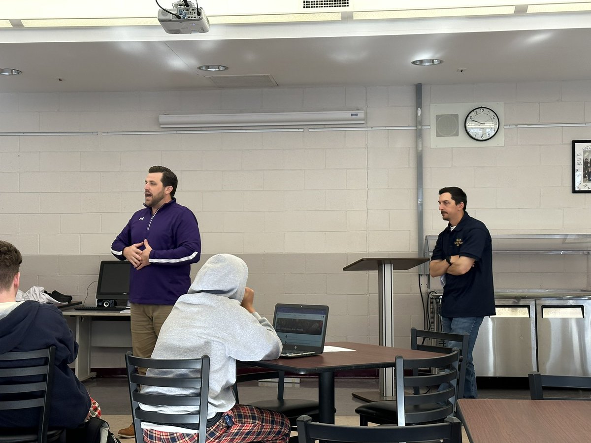 5starcafeFHS's tweet image. Thank you @FBHSGuidance and Mr. Stone from @DrDonovanNJ office for going over interview skills, and resume building. The FRHSD tool is very user friendly. We are looking forward to getting this summer internship underway!   #culinary #internships #FRHSD #interviews #resume