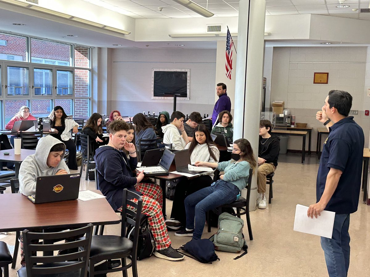 5starcafeFHS's tweet image. Thank you @FBHSGuidance and Mr. Stone from @DrDonovanNJ office for going over interview skills, and resume building. The FRHSD tool is very user friendly. We are looking forward to getting this summer internship underway!   #culinary #internships #FRHSD #interviews #resume