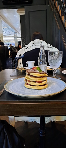 Desde el domingo recièn pasado,  eran ganas de comer pancakes , que me acuerde dècadas sin comer uno. 
Hoy quedè satisfecho a ¡Dios Gracias!
TheQueen's Place - #EnglishHouse