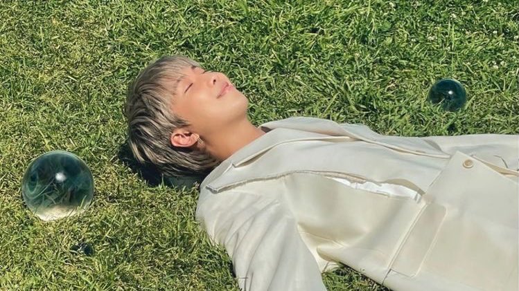 EB0YRM's tweet photo. kim namjoon, the nature boy https://t.co/AsQ0NHmN9k