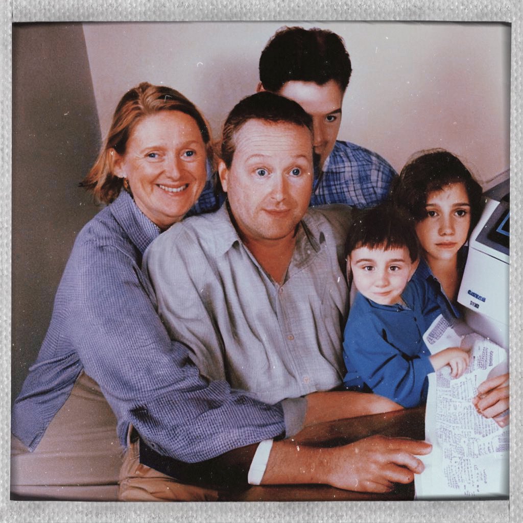 altgazza's tweet photo. PROUD TO ANNOUNCE I WILL BE CURATING A PHOTOGRAPHY EXHIBITION FOR THE TAT @Tate . ITS AN ANTHOLOGY OF FAX OWNERS AN THEIR FAX MACJINES THROUGJ THE AGES. HOW THE FAX MACHINE HAS BEEN A CENTRAL HUB FOR ALL OUR FAMILIES AN HOW IT STILL CONTINUES TO BE. A CELEBRATION OF #FAXTWITTER https://t.co/Q95yej72Q9