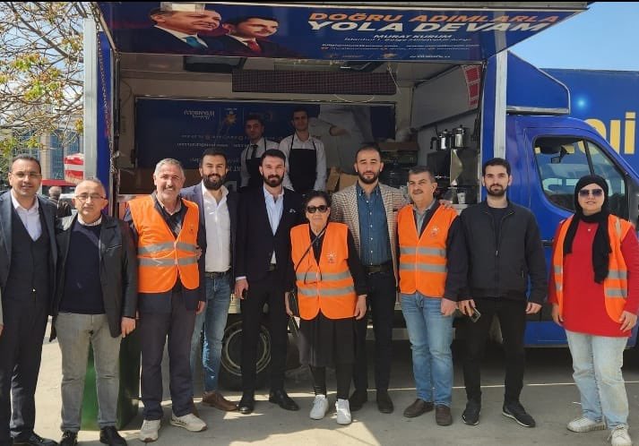 Önceki Dönem İlçe Gk Başkanımız Yasin Görgülü ve teşkilat mensuplarımızın yoğun katılımlarıyla İçerenköy mahallemizde Ataşehirli komşularımıza ikramlarda bulunduk
<a href="/GiyaseddinGergn/">Gıyaseddin Gergin</a> 
<a href="/YasinGorgulu34/">Yasin Görgülü</a>