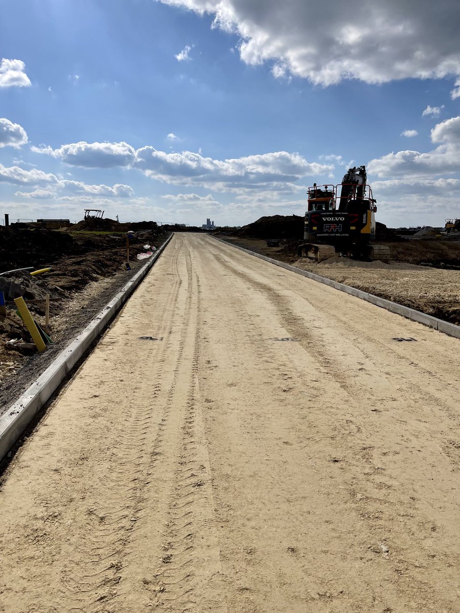Couple of site visits today to check progress. Boundary retention works making great progress. Extensive amount of road ready for black as of tomorrow. Thanks to the teams involved! ⁦<a href="/VolvoCEGlobal/">Volvo CE</a>⁩ ⁦<a href="/LincolnshireCC/">Lincolnshire County Council</a>⁩