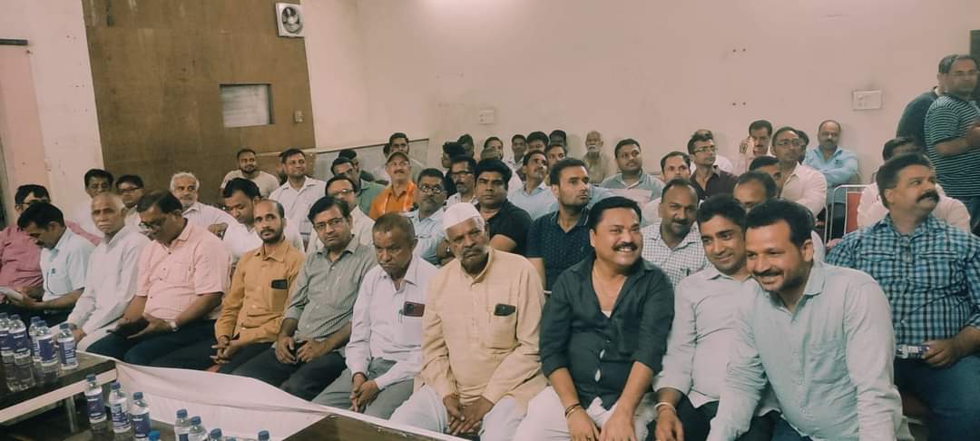 tejendrabjp's tweet photo. उत्तर प्रदेश उद्योग व्यापार मण्डल, शामली द्वारा लाइफ केयर हॉस्पिटल शामली में आयोजित सम्मान समारोह में भाजपा प्रत्याशी भाई अरविन्द संगल जी को भारी बहुमत से विजयी बनाने की अपील की। https://t.co/J4KeMfvUK2