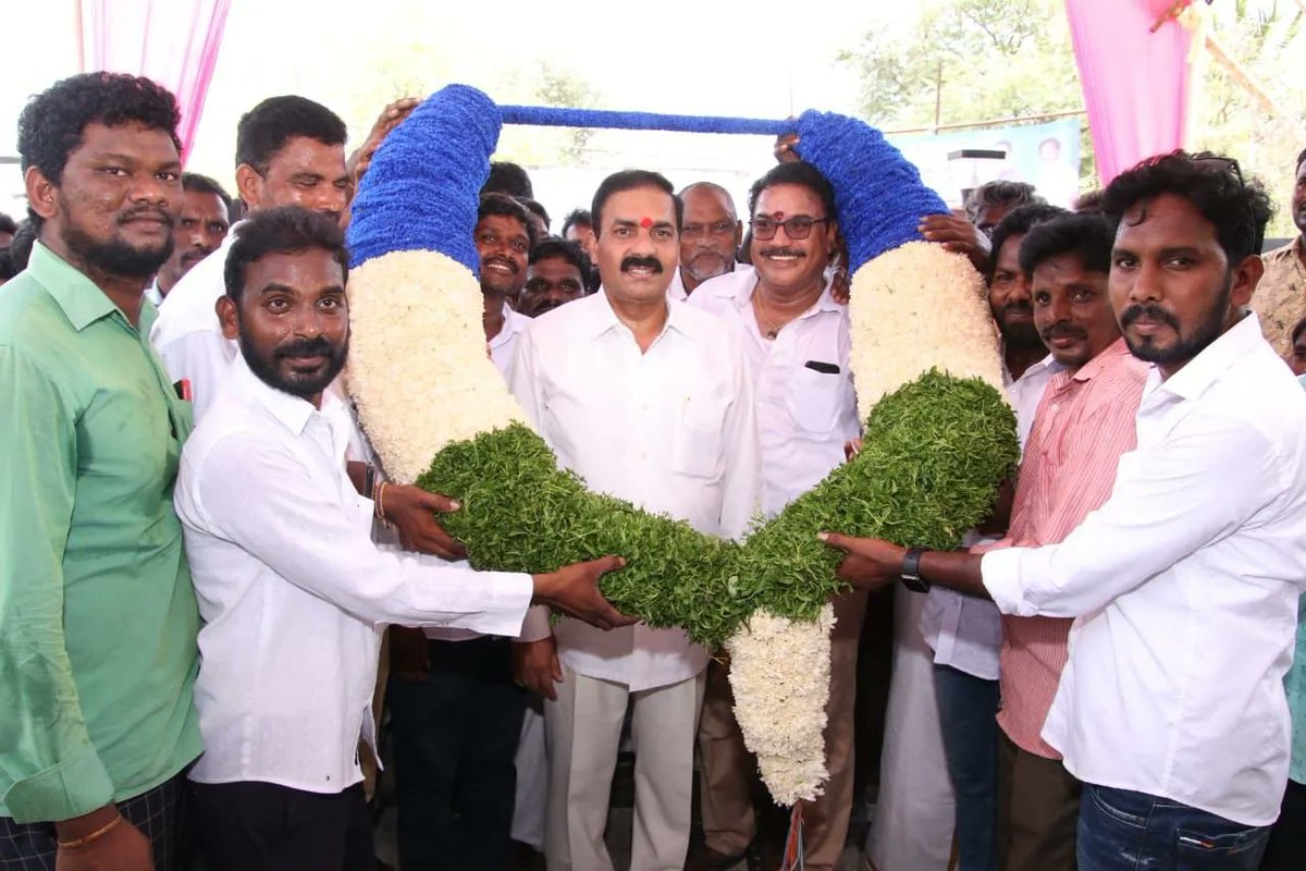 kakanigovardhan's tweet photo. @ysjagan గారు అధికారంలోకి వచ్చిన తరువాత, 2019 నాటికి తెల్లరేషన్ కార్డు ఉన్న ప్రతిఒక్కరికీ నాన్ ఫిషర్ మెన్ ప్యాకేజీ అందించాం. ముత్తుకూరు మండలం, ముసునూరువారిపాళెం గ్రామ సచివాలయ పరిధిలో #GGMP 2వ రోజు పైనాపురం, దేవరదిబ్బ గిరిజన కాలనీ, మిట్టపాళెం గ్రామాలలో పర్యటించడం జరిగింది. https://t.co/Ew9ngwfM6Q