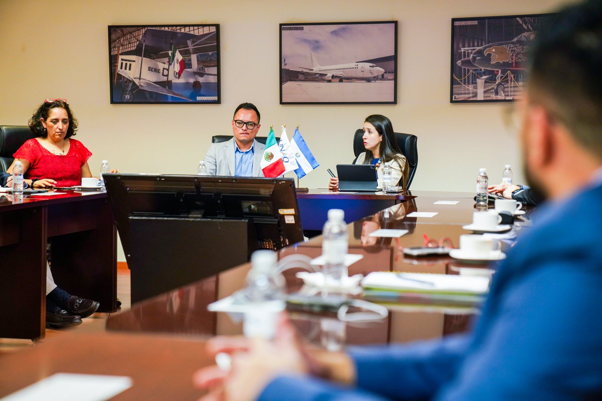 El Salvador sigue sobresaliendo como un territorio para invertir, por lo que hemos oficializado un acuerdo de cooperación entre <a href="/cancilleriasv/">Cancillería de El Salvador 🇸🇻</a> y el Aeroclúster de Querétaro para desarrollar el sector aeronáutico. ✈️🤩