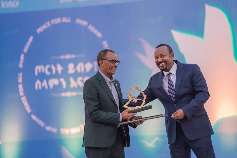 Anwaryare1000's tweet photo. Politics of faking in #Ethiopia.
#Gabre is that you receiving unknown award?
#Farah is that you laughing out loud fakely?
#Getachew is that you shifted from unwanted to president?
#Mustafe is that you emotionally devastated & defeated?
#Abysinnia’s amorphous dynamics indeed! https://t.co/vDsS6a07Qh