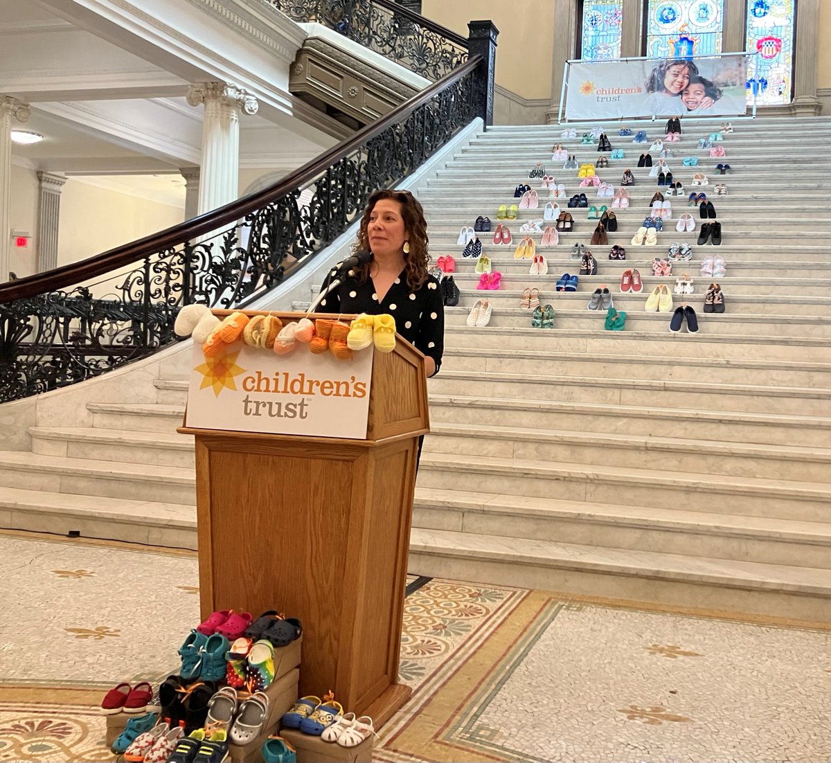 MassEarlyEdCare's tweet photo. Proud to stand with @trust4kids at #StepUp4Kids today. Thank you for your work to end child abuse in Massachusetts and for strengthening families across the Commonwealth.

#ChildAbusePreventionMonth #CAPMonth https://t.co/zYN3XTYoMD