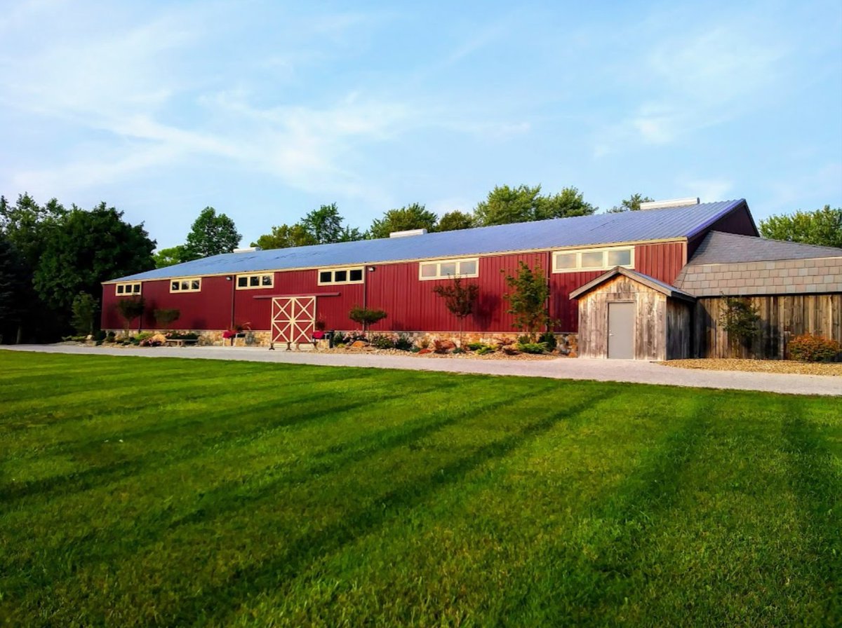 PineViewAcres's tweet photo. If you've never been out to see us, these photos give you a great idea of just how massive (and green!) our lawn is. We invite you to schedule a tour of our venues (and lawn) by calling (330) 809-0707 during business hours! https://t.co/5tZNVD1VbX