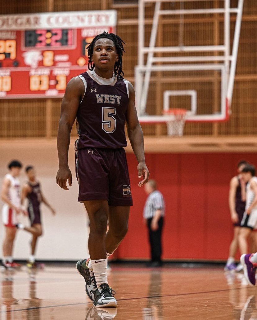 ElijahPortalis's tweet photo. After a great talk with Coach Butterfield and @Jfleming5 I am extremely blessed to announce my commitment to play Basketball and study Mechanical Engineering at the University of Texas at Dallas https://t.co/8QcdwxSeJA
