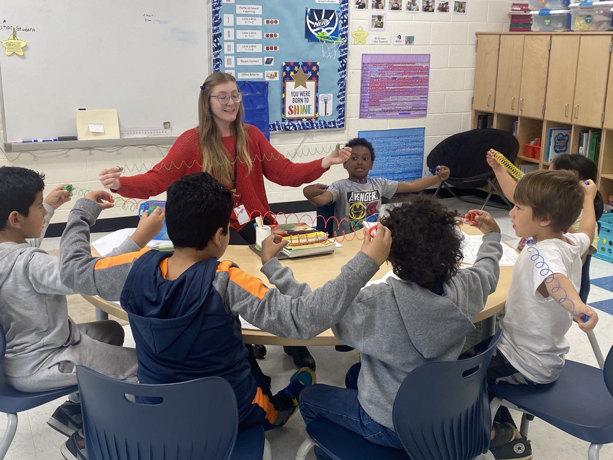 Our ⁦@MVESbobcats⁩ used a slinky in Ms. Anderson’s class to stretch out and shorten sounds in small groups. #allinbcps