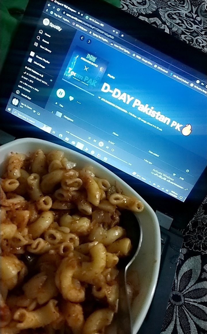 Borahae_B1tch's tweet photo. Streaming and eating π
I can multitask.
Pak team let's goooo
#D_DAY_TeamPak
#D_DAYIndiavsPak https://t.co/TngwPIXNPG