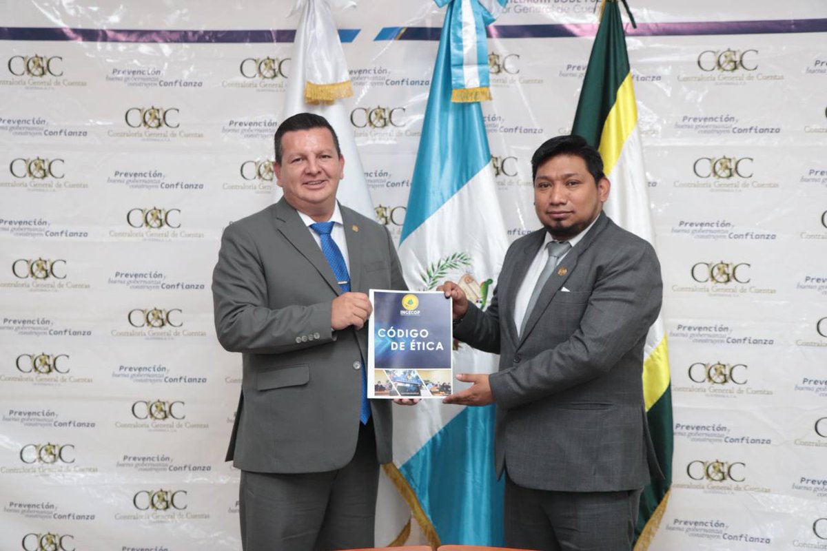 Contraloria_gt's tweet photo. ✅ El Dr. Frank Helmuth Bode Fuentes, Contralor General de Cuentas recibió al Lic. Leonardo Enrique Canastuj, Inspector General de Cooperación de la Inspección General de Cooperativas #INGECOP, quien entregó el Código de Ética de dicha institución en cumplimiento con el #SINACIG https://t.co/FBLpiZPuEX