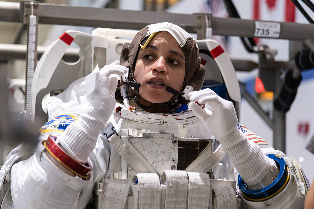 'Operating the @Space_Station requires an entire team of people all coming together with one goal in pursuit of that one mission.' Teamwork is essential in two of @Astro_Watkins' passions—rugby and her job as an astronaut aboard the orbiting laboratory: go.nasa.gov/41WyEy7