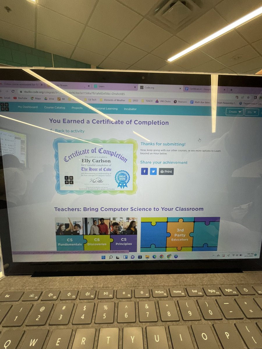 MsCarlsonn's tweet photo. Today I got my hour of code certification! So excited to be coding fun activities for future students🍎! #unietd  #hourofcode @COE_UNI https://t.co/550Xzzyj0n