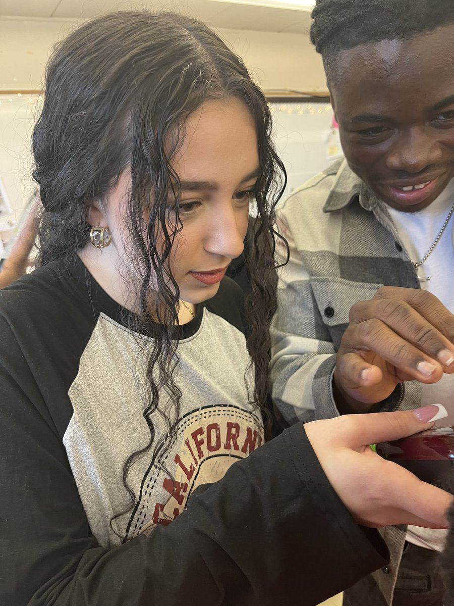 LesleySalvatore's tweet image. Thank you so much Eroll the Barber for your time, patience and skills.  This @StPiusXOCSB Alumni is a natural teacher- let’s hire him @NedaBernabo and @seankellyottawa ocsbDL #piusonpoint  #RepresentationMatters