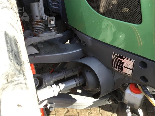Fendt 927 Vario 
 - 2011
 - 9.330 h
 - Tires f 40% / r 60% remaining

For further information please visit 
➡️ ow.ly/REZ650NRhKf

🌏 Visbek #Germany

👉 89.000 €

#Offer #Used #FendtTractor #ForSale