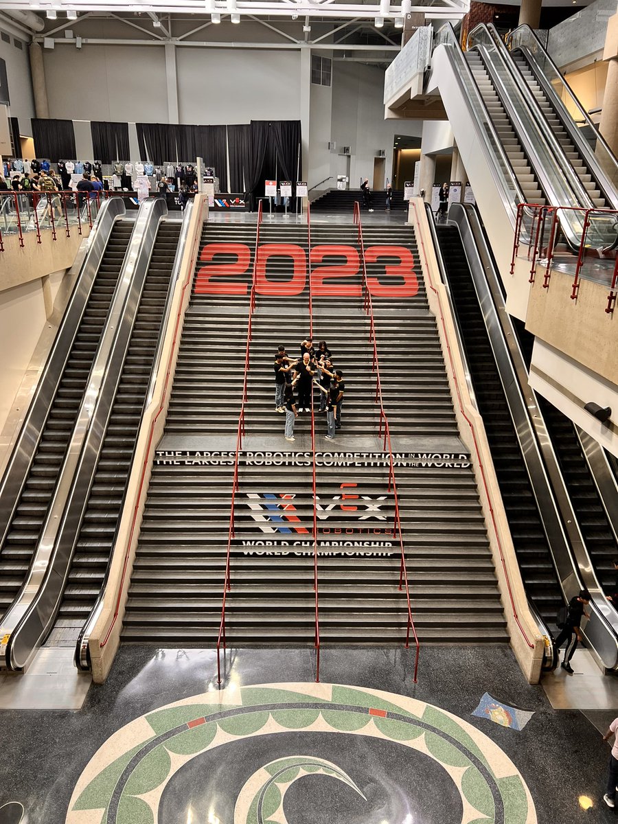 Day one of VEX Worlds!🇺🇸

Hundreds of teams have arrived today, from across the globe for the first event, the VEX Robotics High School Competition.

To say spirits are high is an understatement!

#VEXRobotics #VEXWorlds #omgrobots @VEXRoboticsUK @VEXRoboticsIE @VEXRobotics