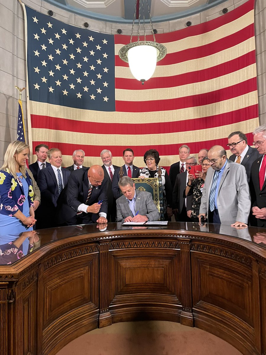 TeamPillen's tweet image. Signing LB77 upholds the promise I made to voters to protect our constitutional rights and promote commonsense, conservative values. I appreciate the work of those senators who supported this legislation, and particularly that of Sen. Brewer who led and carried LB77 to the end.