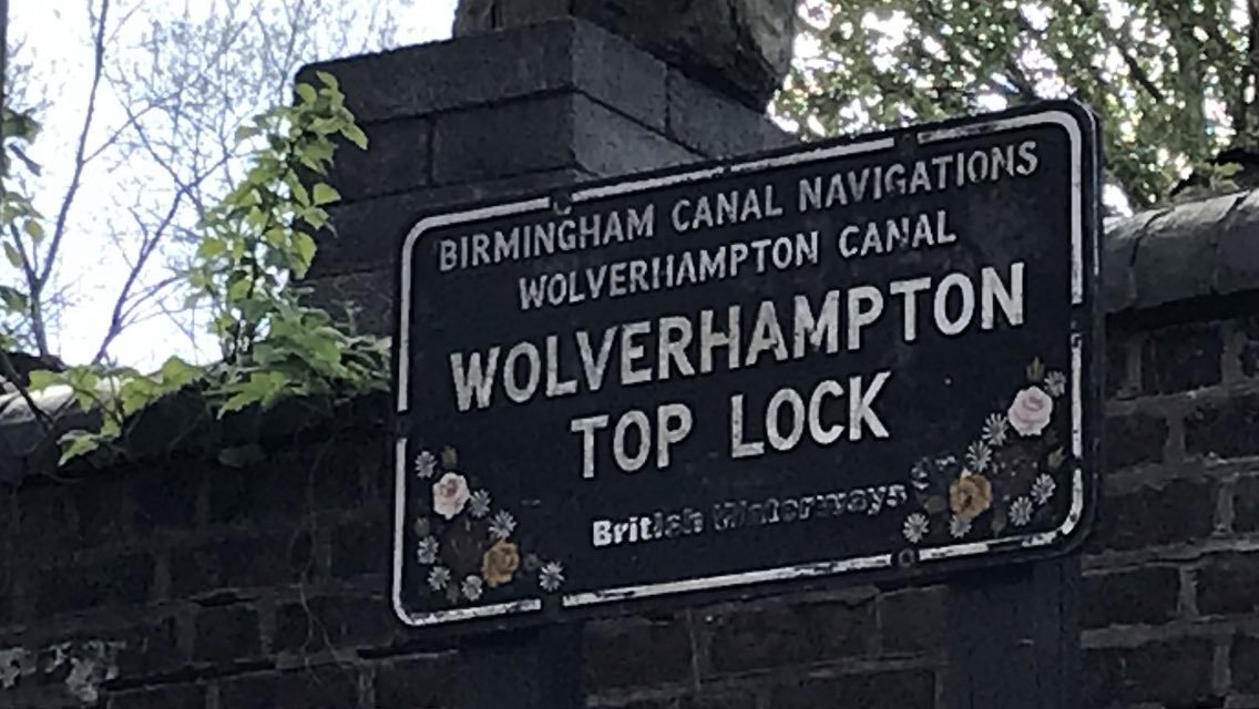 GeraghtyJanis's tweet photo. A beautiful day to do Wolverhampton #boatsthattweet #21locks. π https://t.co/nBIDcpUVKm