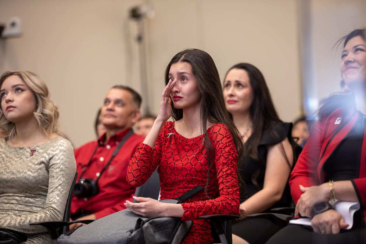 UTEP's tweet photo. #PicksUp to the five local high school seniors who have been accepted to MedFuture, a new partnership with the Paul L. Foster School of Medicine at @TTUHSCEP that admits students to UTEP’s pre-med program and medical school right out of high school. 🔗: https://t.co/J9OGD15otm https://t.co/O7mfDTHCQA