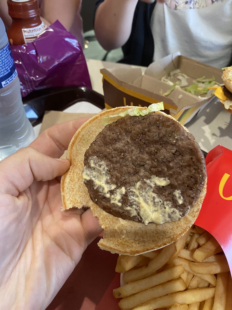 Ron71774357's tweet photo. Congrats @McDonalds on beating profitability estimates today $MCD #SmallMac 🍔💰 💸 https://t.co/wcntABUJUC