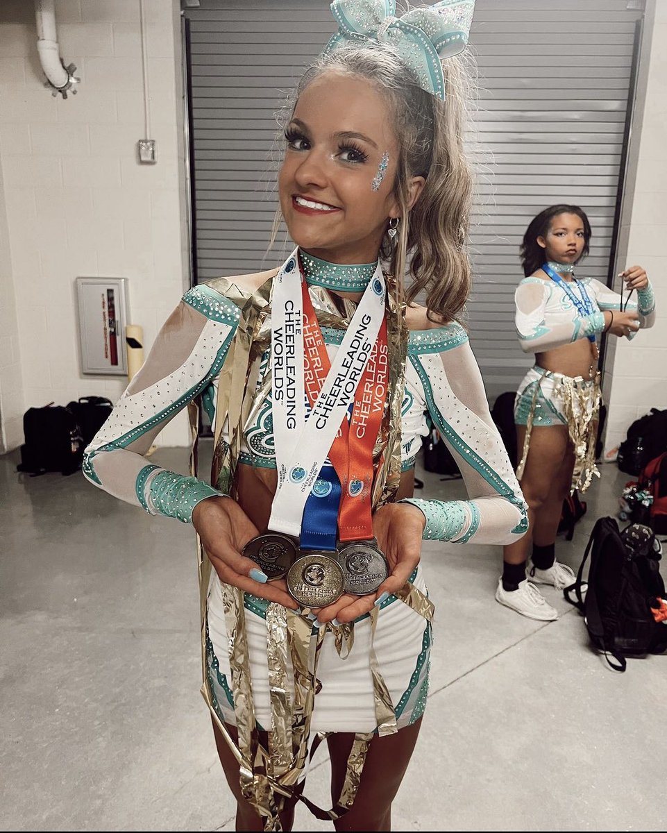 SE4L_TealCrown's tweet photo. Raegan Norris has now brought home a medal and globe at every single worlds she has attended! She has completed her collection, one of each color. The world is Raegans and we’re just living in it. She is the IT girl. She deserves it all!!👑🩵 https://t.co/e5Ed6Oc3F3