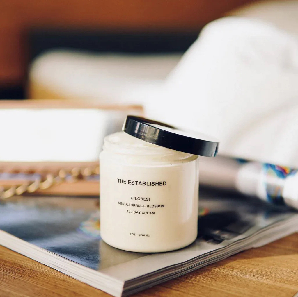 collabs.io tweet media