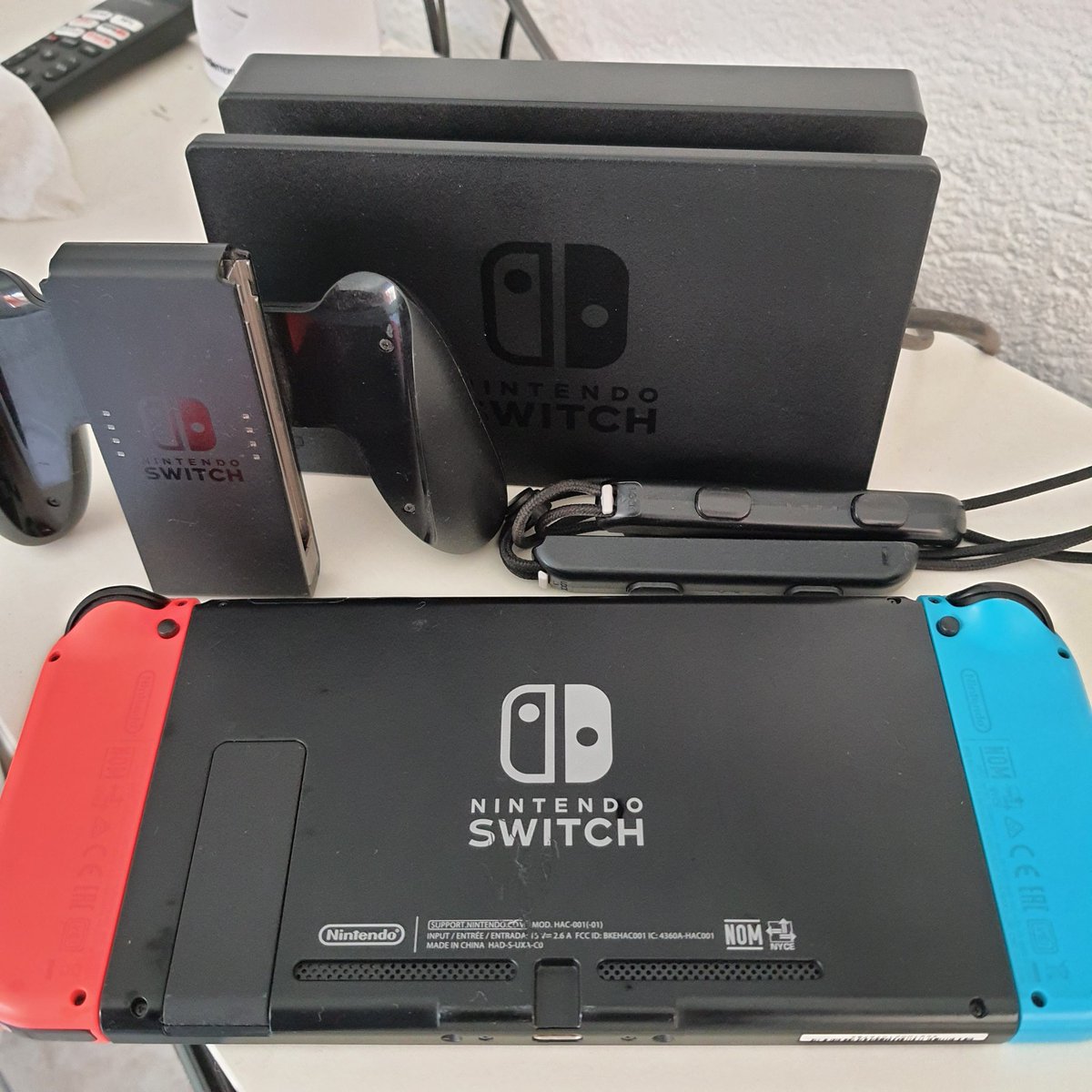 VikyTiky's tweet photo. Nintendo Switch Con Mario Kart 8 Deluxe (usado) $4500

Incluye:
- consola con cargador
- control 
- juego Mario Kart 8
-memoria 128 gb
- caja

Entrega  en punto medio https://t.co/AaUpCPz2nd