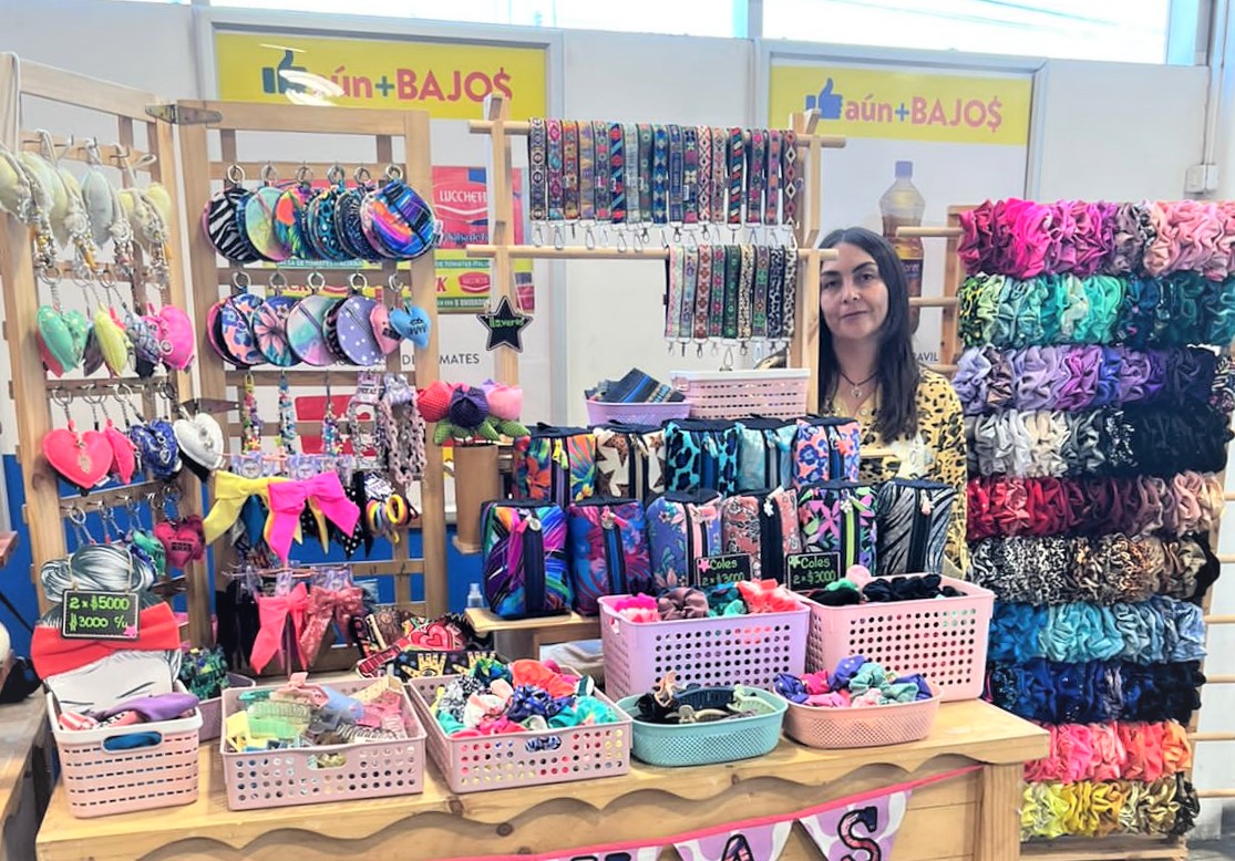 SernamEG Antofagasta (@sernamegantofa) on Twitter photo 25 al 30 de abril ⏰
Visita nuevas emprendedoras del programa Mujer Emprende SernamEG presentes en
📍Líder Huaytiquina #Calama.
📍Líder Caparrosa #Antofagasta.
Preparándose para ser mejores y ofrecer productos de calidad 🛍🧸🎁
SernamEG+<a href="/MMEGAntofagasta/">Seremi Mujer y Equidad de Género Antofagasta</a>+<a href="/Walmart__Chile/">Walmart Chile</a>🤝 25 al 30 de abril ⏰
Visita nuevas emprendedoras del programa Mujer Emprende SernamEG presentes en
📍Líder Huaytiquina #Calama.
📍Líder Caparrosa #Antofagasta.
Preparándose para ser mejores y ofrecer productos de calidad 🛍🧸🎁
SernamEG+<a href="/MMEGAntofagasta/">Seremi Mujer y Equidad de Género Antofagasta</a>+<a href="/Walmart__Chile/">Walmart Chile</a>🤝