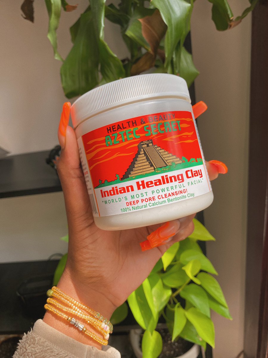 LeArielleSimone's tweet photo. i’ve been hearing the best things about  this clay mask. https://t.co/BSDd61J2w8