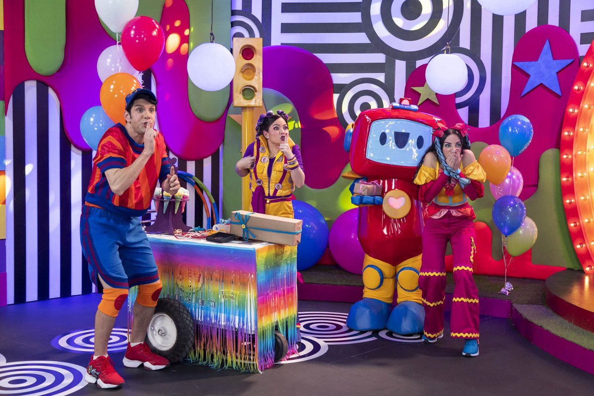 mundolerolero's tweet photo. ¡A solo dos días del gran estreno! No te pierdas nuestro video especial en YouTube: "Baila Conmigo" 🎉🎥👦👧
En honor al Día del niño.
¡Será una experiencia inolvidable!
#mundolerolero #díadelniño #videoespecial #youtube https://t.co/IFzpFg2CDQ