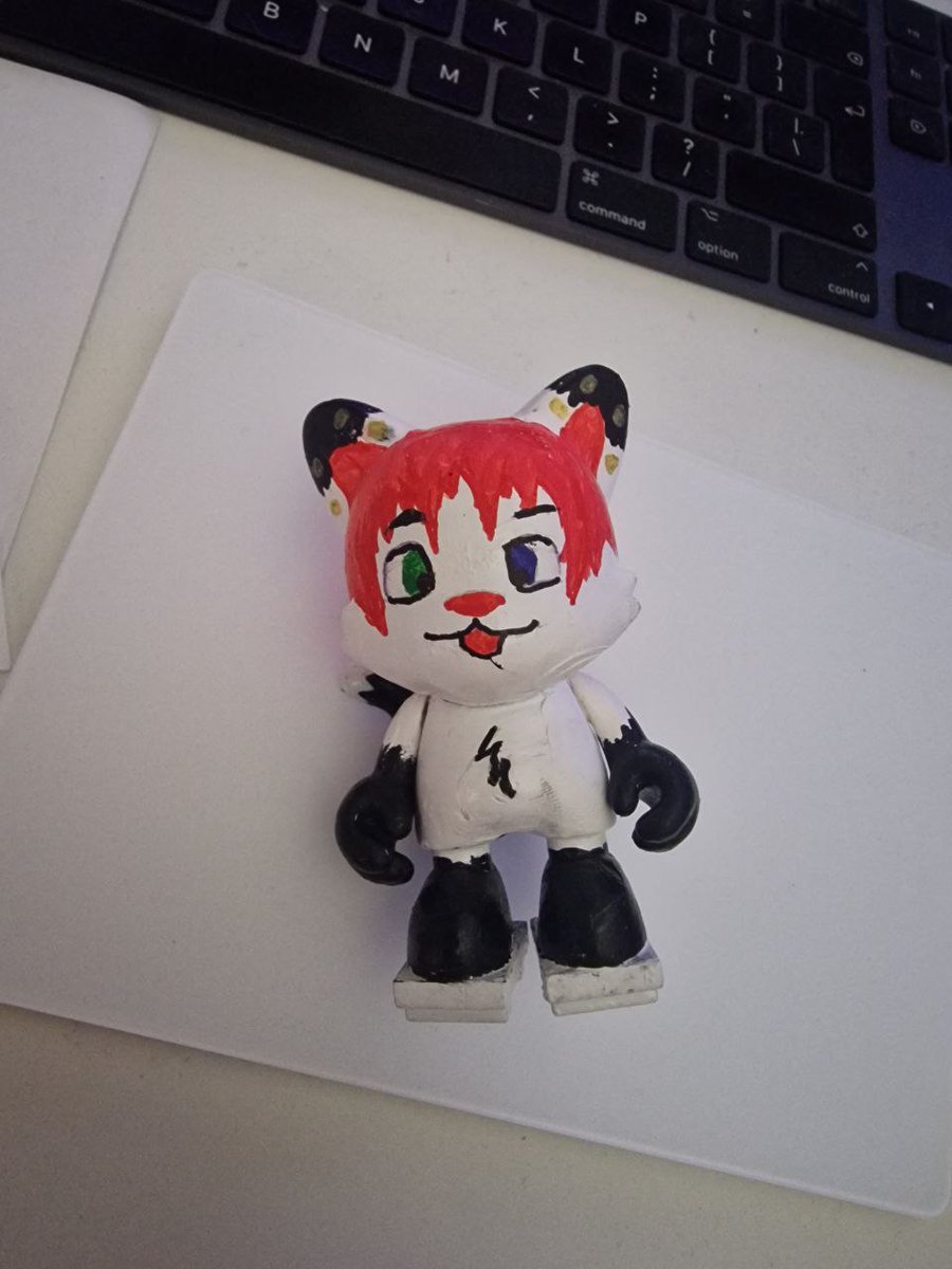Kitten_L33's tweet photo. Hey @SUPERPLASTIC what do you think to my mock up custom Kitten Lee Janky? Before and after :3 https://t.co/cAC4rgTHv5