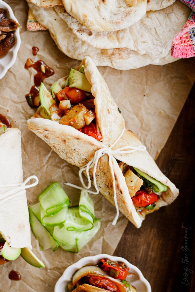 As the days get longer and warmer, our appetites shift towards lighter, fresher meals that are easy to make and packed with ‘summer flavor' and that’s where today’s Grilled Tomato and Artichoke Heart Salad comes in. livingthegourmet.com/2023/04/grille…