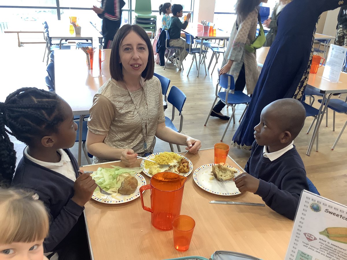 PindersPrimary's tweet photo. Ks1 Staff and children enjoyed a lovely celebratory meal for our Eid party day. #PPRE #PPCommunity #PPBritishvalues https://t.co/AM3P9y0Oy0