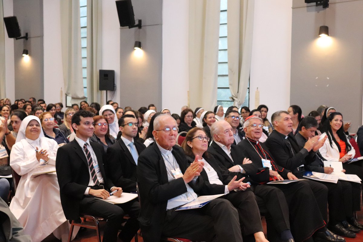unicatolicapy's tweet photo. #UCInforma
Inicia la primera jornada del 𝗜 𝗖𝗼𝗻𝗴𝗿𝗲𝘀𝗼 𝗡𝗮𝗰𝗶𝗼𝗻𝗮𝗹 𝗱𝗲 𝗘𝗱𝘂𝗰𝗮𝗰𝗶𝗼́𝗻 𝗖𝗮𝘁𝗼́𝗹𝗶𝗰𝗮 “La educación es siempre un acto de esperanza, que desde el presente mira al futuro” https://t.co/hVM0nGzAsy