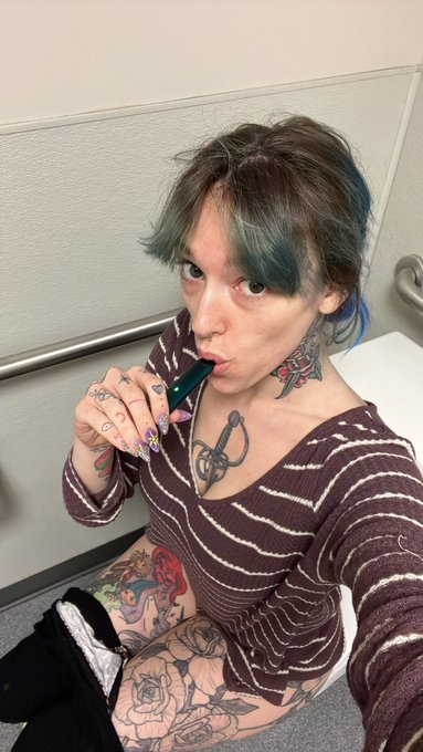 birthday poopin https://t.co/uwlbxGwRdf