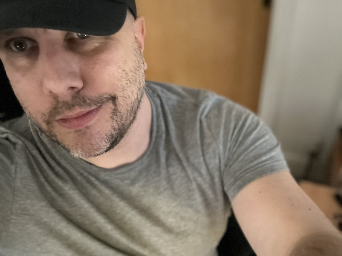 mRr3b00t tweet media