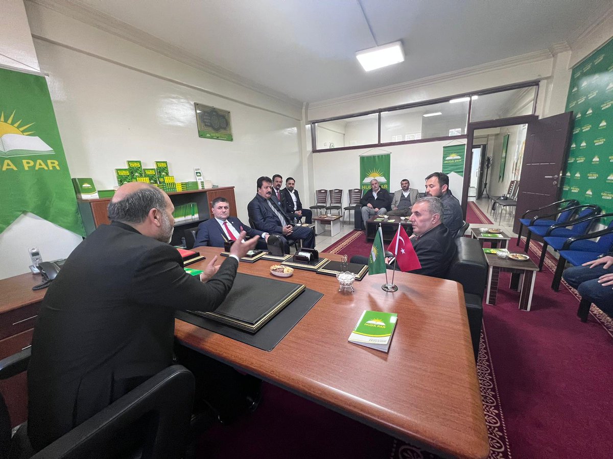 OShvlt's tweet photo. Yeniden Refah Partisi Ağrı İl Başkanlığı Olarak İl Başkanımız Sn.Aydın KURUŞ ve  Milletvekili Adaylarımızın Katılımıyla HÜDA PAR il başkanı sayın Şaban GÖKHAN beyi ziyaretimiz teşekkür ederiz
@ErbakanFatih 
@rprefahpartisi 
@erimsuleyman @KurusN @HurDavaPartisi https://t.co/igQCw4E5VF