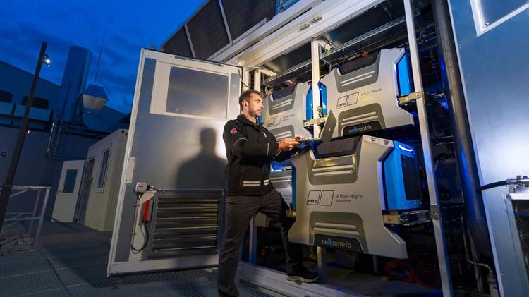 Rolls-Royce unveils green #hydrogen production plans hydrogenfuelnews.com/green-hydrogen… <a href="/hydrogenfuelnew/">Hydrogen Fuel News + The Latest in Green Hydrogen</a> <a href="/RollsRoyce/">Rolls-Royce</a>