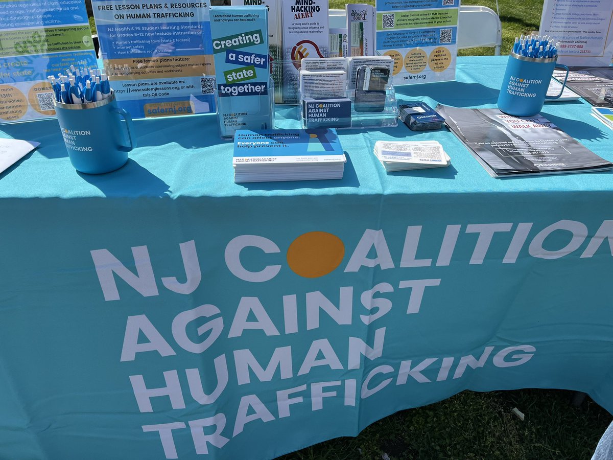 NJSafeandSound's tweet photo. @NJCoalition and NJ Safe &amp; Sound educational resources were distributed at the 29th annual Clothesline Project to raise awareness of violence prevention on the Hackensack Green today. #MakeNJSafeAndSound #SaferNJ #YWCLP https://t.co/QkZNUbXCzJ