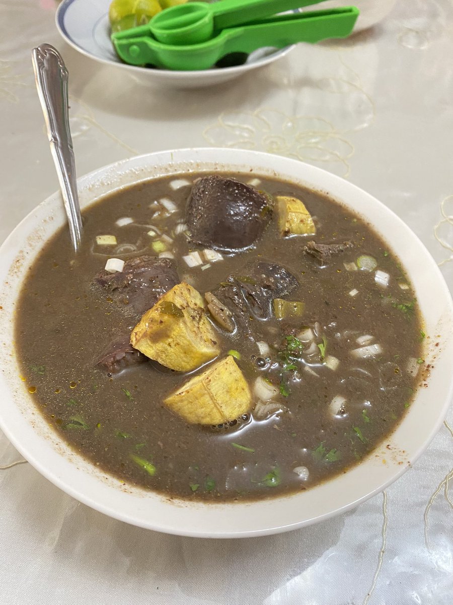 MemeBipoIar's tweet photo. Y ustedes pobres, ¿ya almorzaron? https://t.co/u3LAFb73Ov
