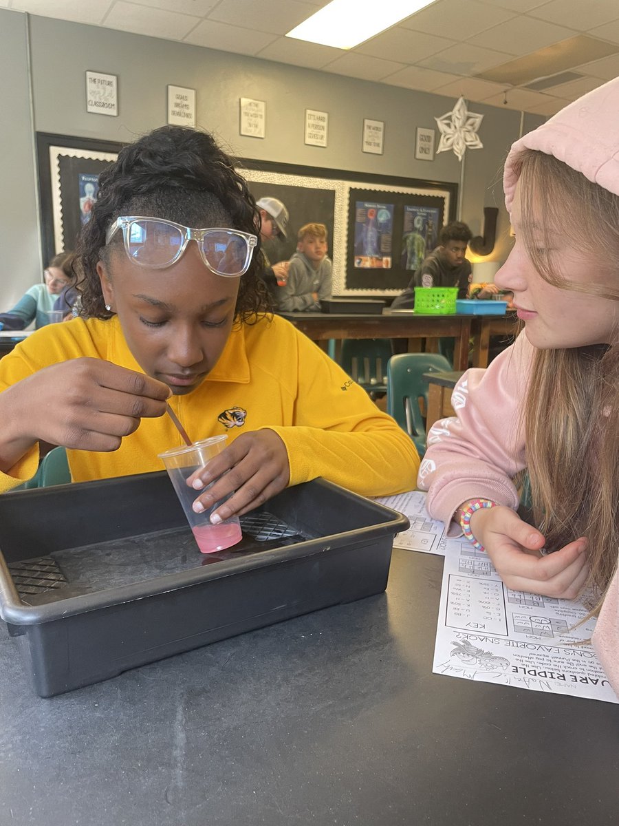 ChelseaJacobs23's tweet photo. After learning about DNA last week, we had fun extracting it from strawberries today! 🍓#fmsteach https://t.co/6WI8XgKSPw