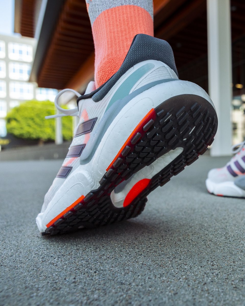 Intersport_es's tweet image. 𝐀𝐝𝐢𝐝𝐚𝐬 𝐒𝐎𝐋𝐀𝐑𝐁𝐎𝐎𝐒𝐓 𝟓. Prestaciones máximas para los entrenamientos del día a día.
Disponibles en tiendas Intersport y en intersport.es/marcas/adidas/
#intersport #running #Solarboost5 #adidas