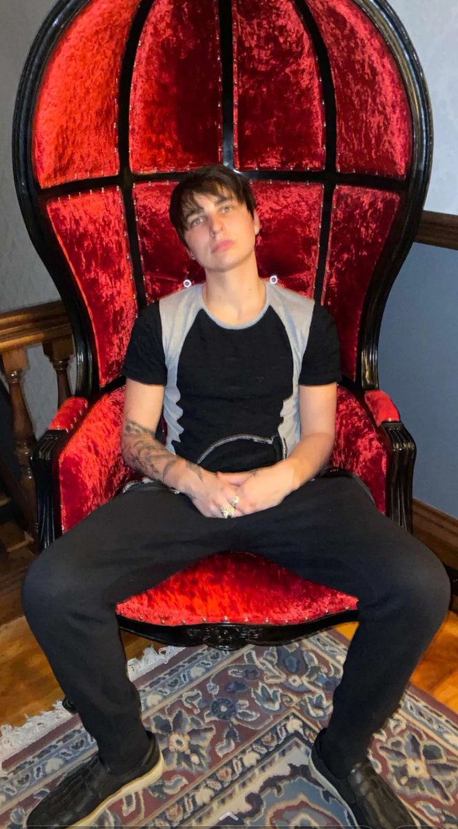 AnnGarnerJones1's tweet photo. @ColbyBrock this is me sending you lots of wicked healing vibes as well as my love, my hugs and my support while your going through chemo.

You are one tough cookie Colby and you will get through this 💪🫶🤘🖤 #ILYC #FUCKCANCER #YouGotThis https://t.co/XuKVWCz8TI