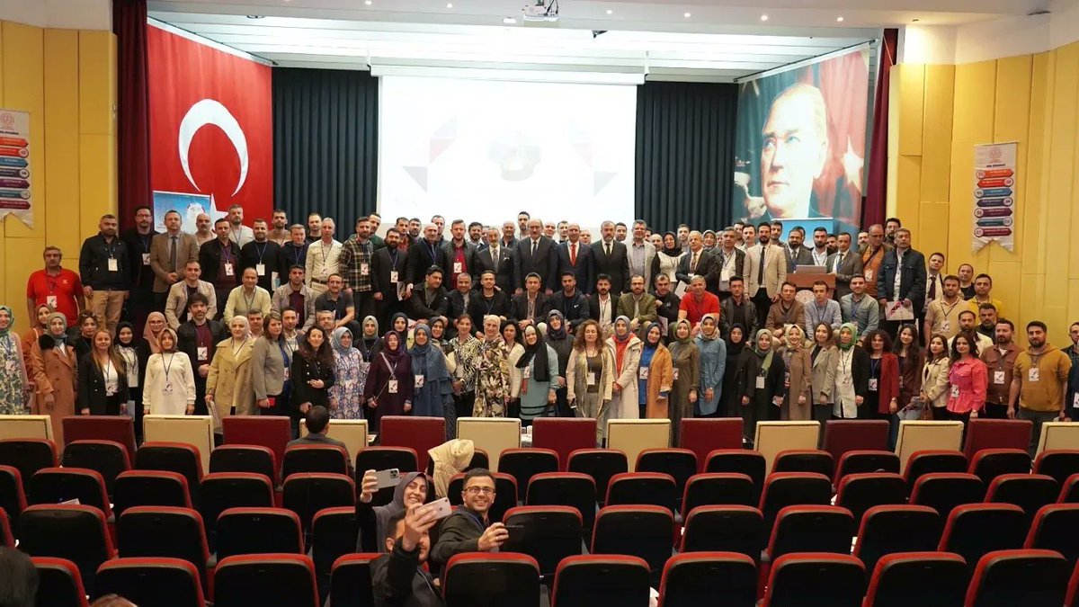 mehmetnezirg's tweet photo. İmam hatip okullarımızda LGS ve YKS hazırlık çalışmaları tüm hızıyla devam ediyor. "Hedef 2023 Akademik Gelişim ve Kariyer Planlama Çalıştay"ı, Bakan Yardımcımız Sayın Osman Sezgin'in de katılımıyla başladı. Okul koordinatörlerimizin gayreti görülmeye değer. Nice başarılara… https://t.co/oN4SueZP6d