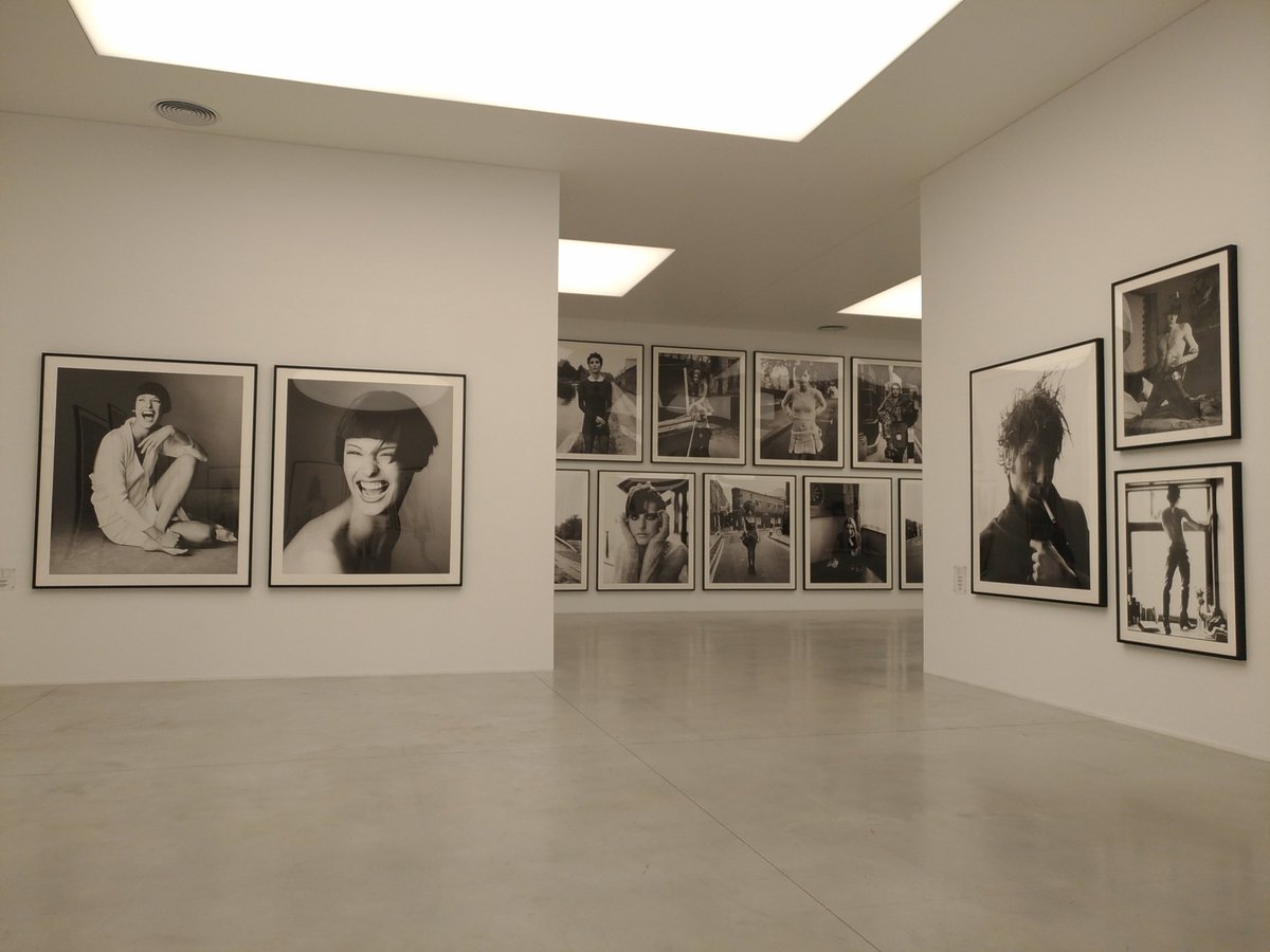 elviajeroaccide's tweet photo. ¡Por fin visitamos la #exposición fotográfica #meisel93, #ayearofphotography!
No nos podíamos perder esta ocasión única de contemplar en #ACoruña la obra de #StevenMeisel, uno de los #fotógrafos de moda más grandes de nuestra época. Y la hemos disfrutado con una #visitaguiada https://t.co/GAdx50JL8w