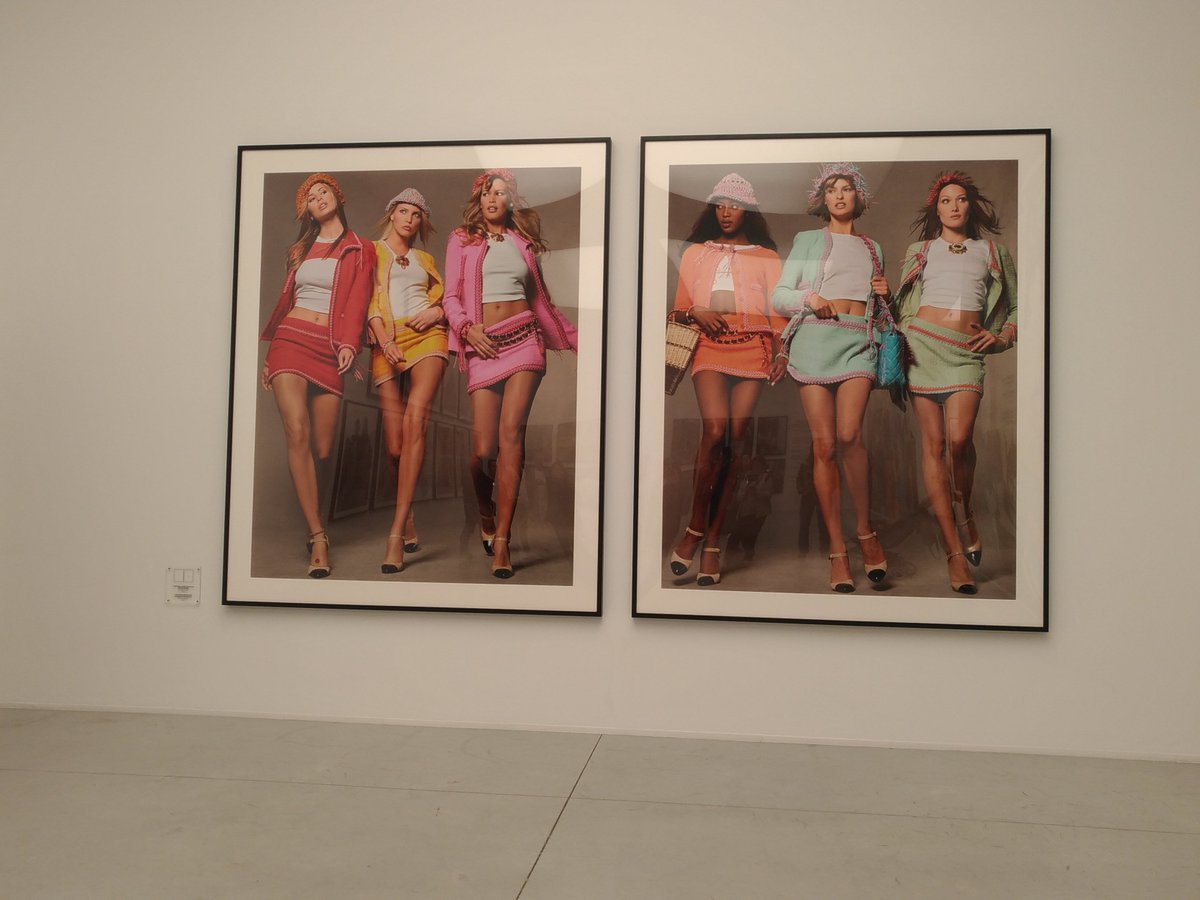 elviajeroaccide's tweet photo. ¡Por fin visitamos la #exposición fotográfica #meisel93, #ayearofphotography!
No nos podíamos perder esta ocasión única de contemplar en #ACoruña la obra de #StevenMeisel, uno de los #fotógrafos de moda más grandes de nuestra época. Y la hemos disfrutado con una #visitaguiada https://t.co/GAdx50JL8w