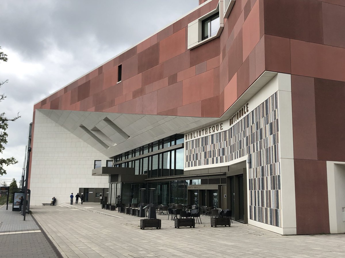 zauggjohn's tweet photo. Bibliotheks-Verhaltensregeln mal anders als für schweizerische Verhältnisse gewohnt (in Französisch und Luxemburgisch) 👍😀 #bibliothequenationaledeluxembourg #luxemburgisch #linguistontour #bibliotheken #Luxemburg2023 https://t.co/G2icHoHLqw