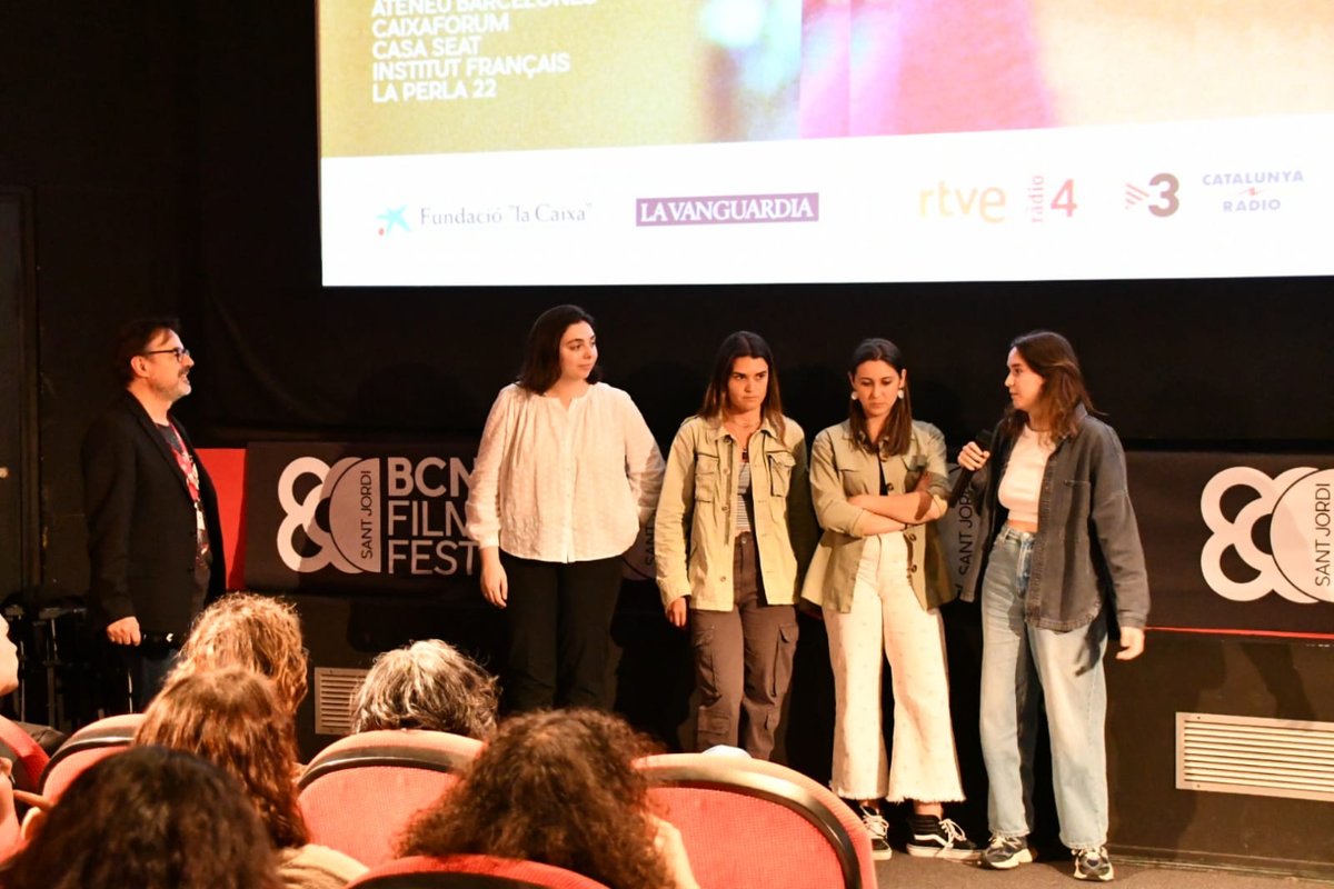 BCNFilmFest's tweet photo. I seguim, un dia més, amb la sala plena per a la segona sessió de Nous Talents, la nova secció competitiva de curtmetratges del #BCNFilmFest2023! 

Aquesta vegada amb curts d'@escac i @BlanquernaFCRI. 🎓 https://t.co/lCCaVS37AW